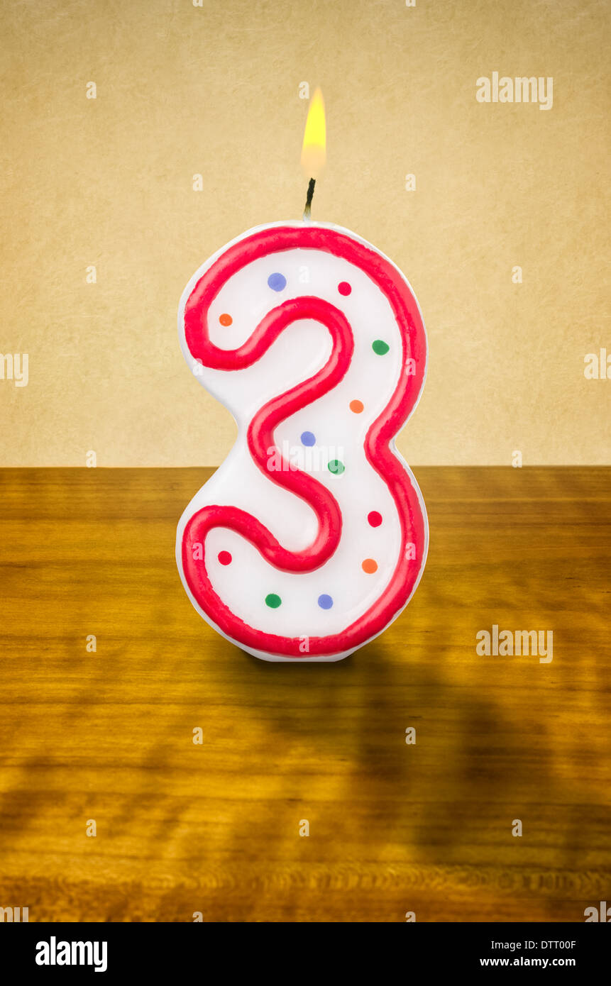 बर्थडे नंबर कैंडल नॉर्मल 3 नं(Birthday Number Candel Normal 3 No.)