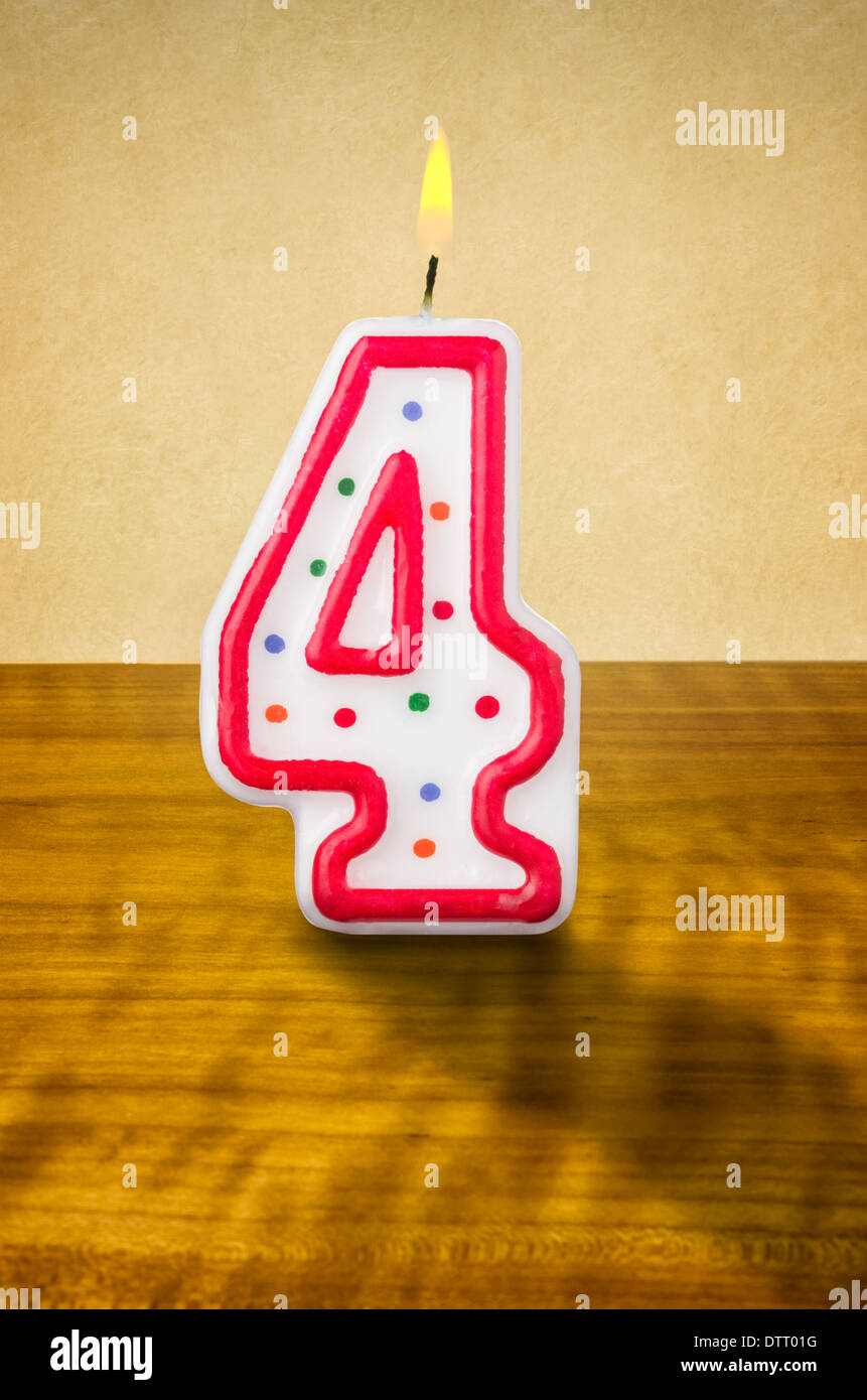 बर्थडे नंबर कैंडल नॉर्मल 4 नं(Birthday Number Candel Normal 4 No.)