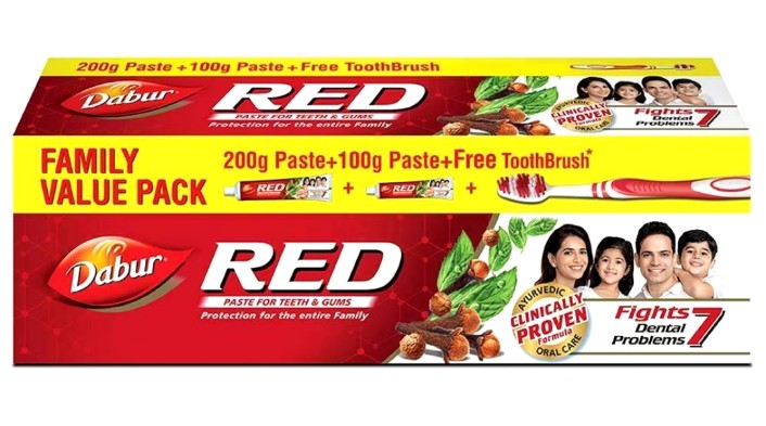डॉबर रेड पेस्ट फैमिली वैल्यू पैक 300ग्राम (Dabur Red Toothpaste 300 Gm+Brush Free)